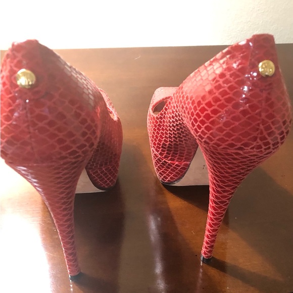 Stuart weltzman women’s heels. - Picture 4 of 4